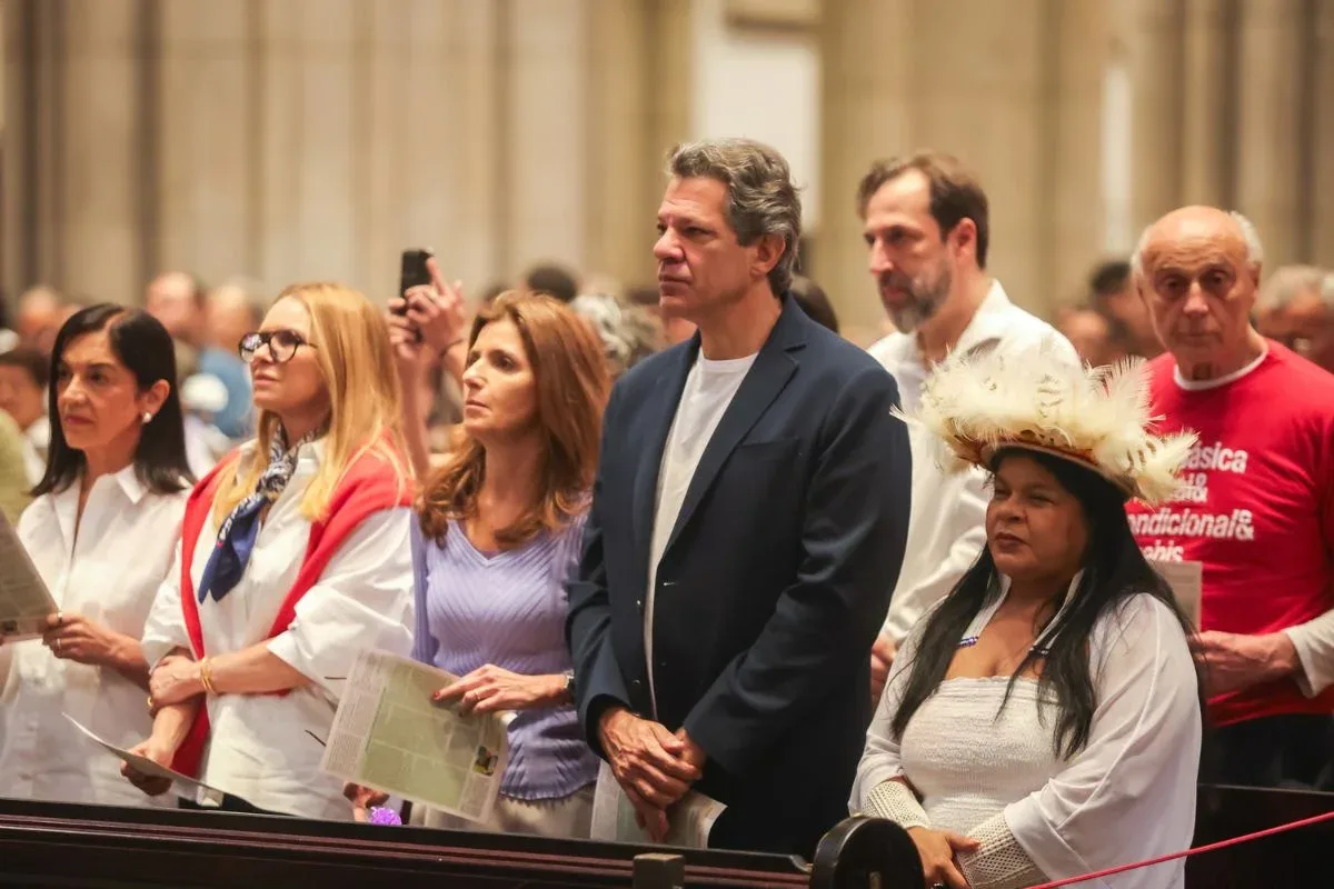 Haddad critica ataques a Marina e Tebet e mira Tarcísio em ato na Sé