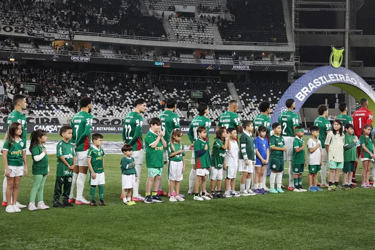 Barros aponta erros do passado e mantém Palmeiras na disputa pelo título
