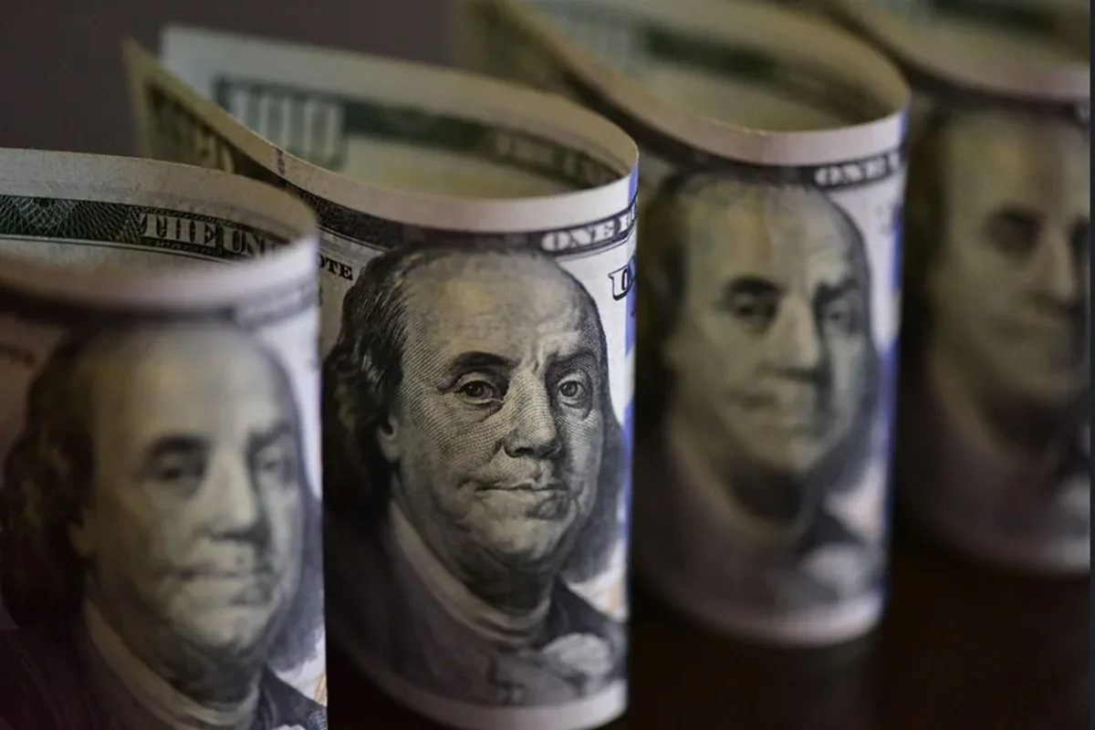 Dólar avança a R$ 5,20 e Ibovespa recua após alta do petróleo