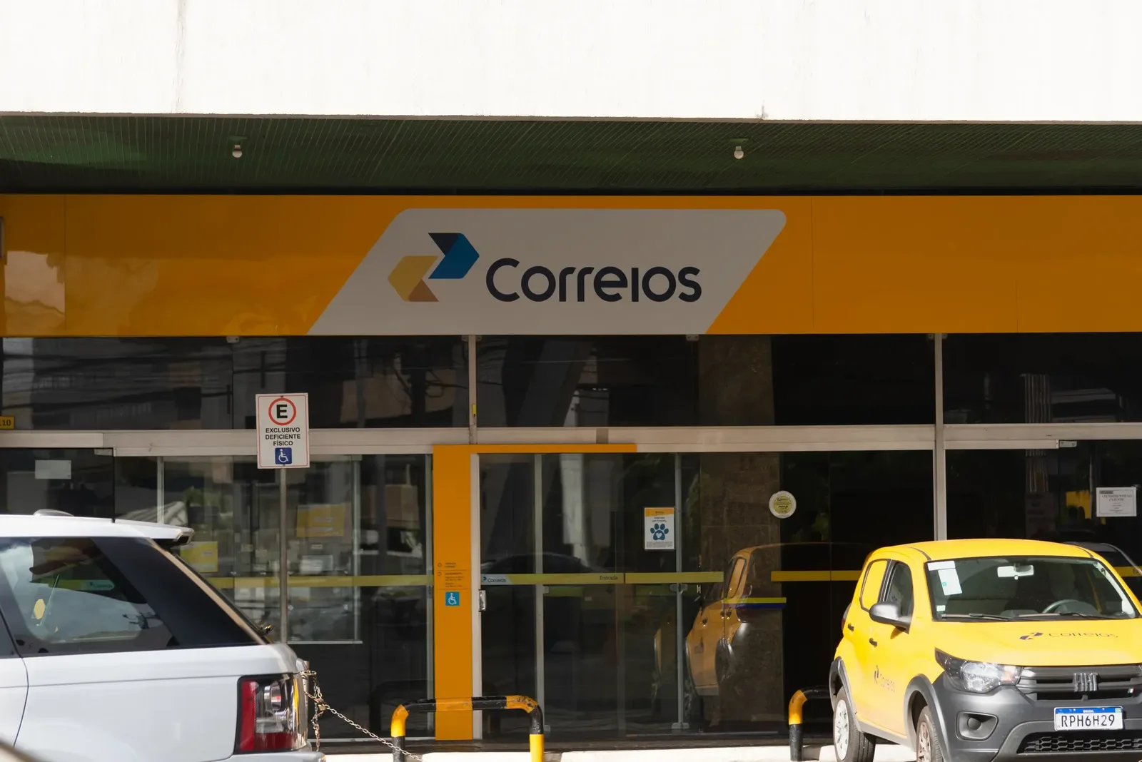 TST adia análise da greve dos Correios para quinta-feira, 25