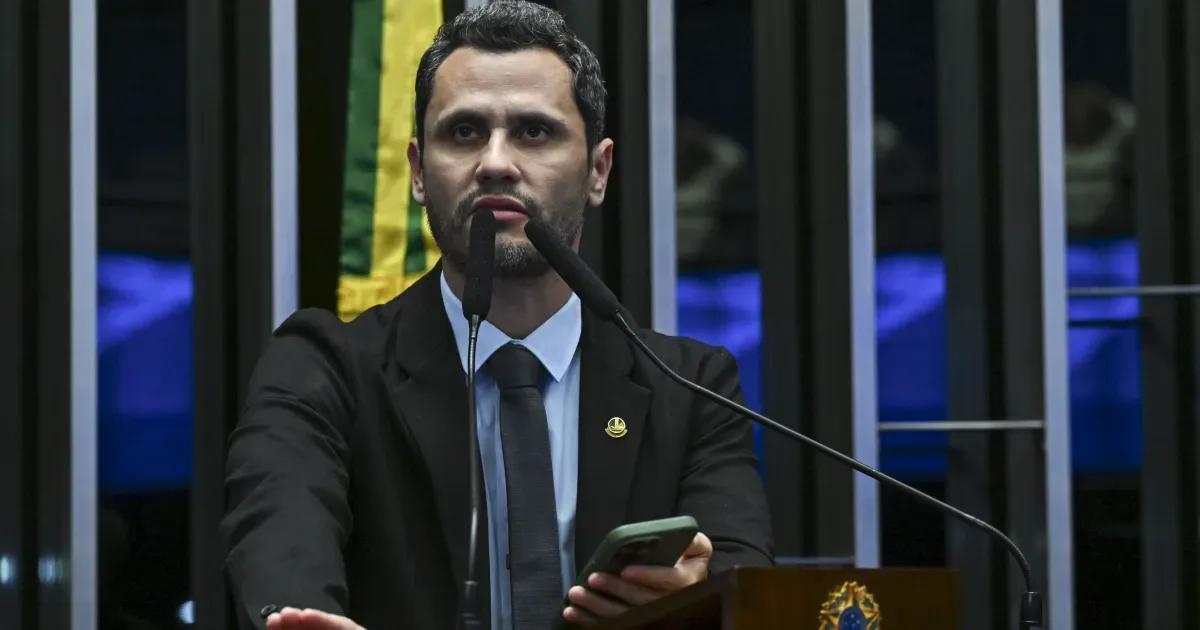 Cleitinho cobra Alcolumbre por votação de impeachment de Moraes