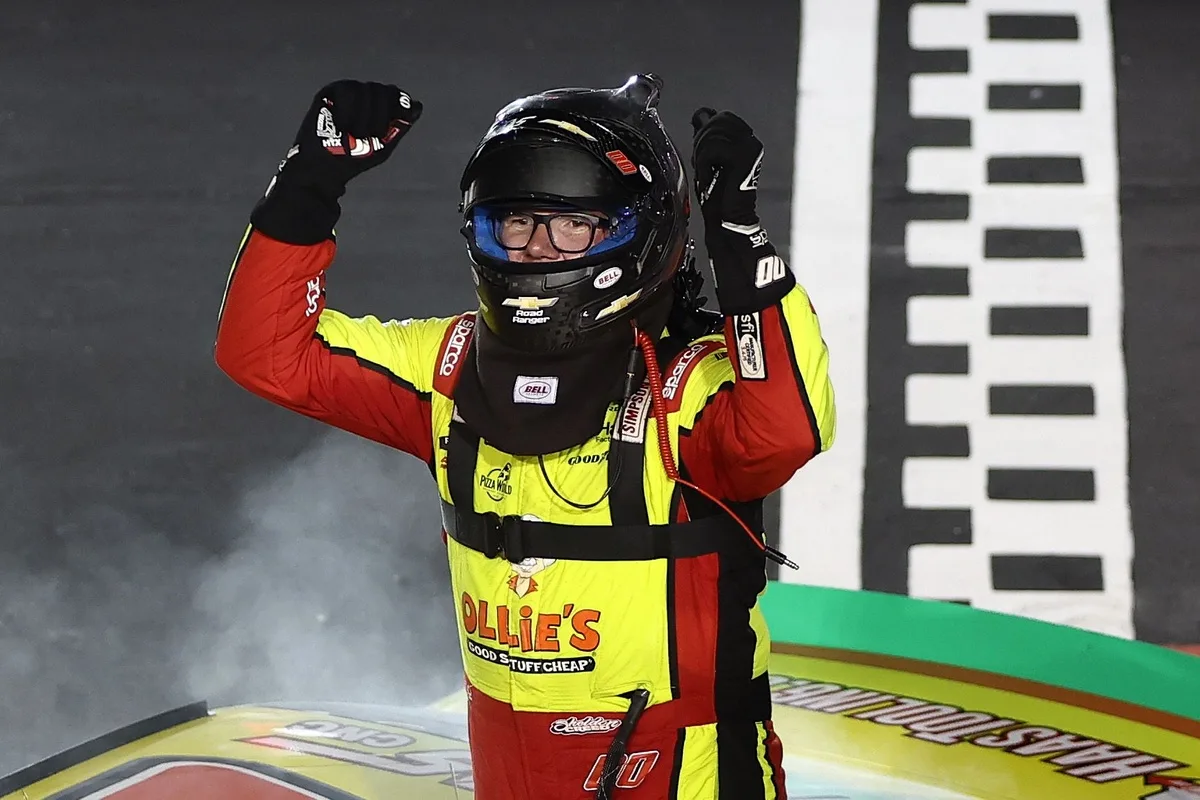 Sheldon Creed vence em Darlington e se aproxima da liderança da O’Reilly Series