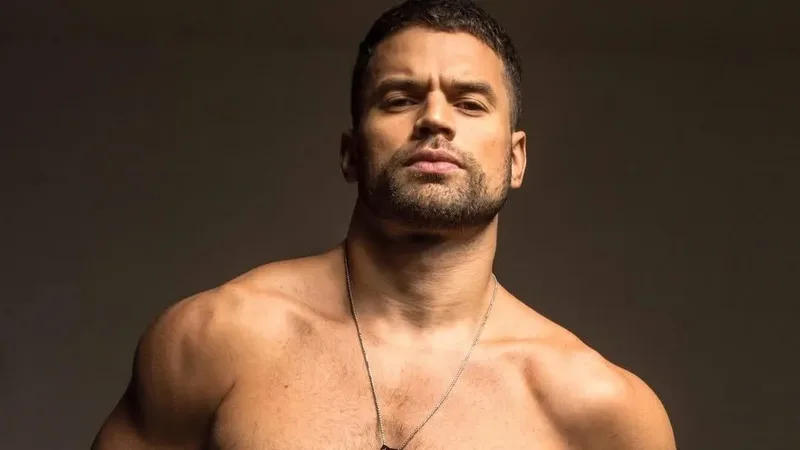 Vitor Gadelha conta como foi gravar produção adulta com Marisa Orth
