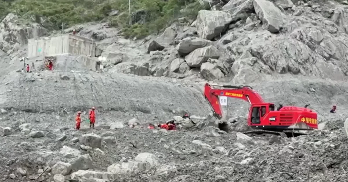 Porto de Gyirong é destruído por deslizamento e inundação na fronteira China-Nepal