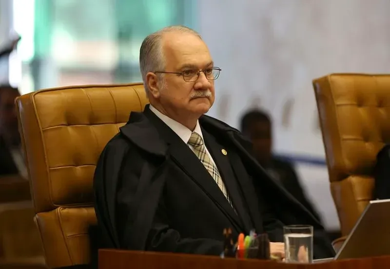 Fachin cobra da PF detalhes sobre custódia de dados do celular de Vorcaro