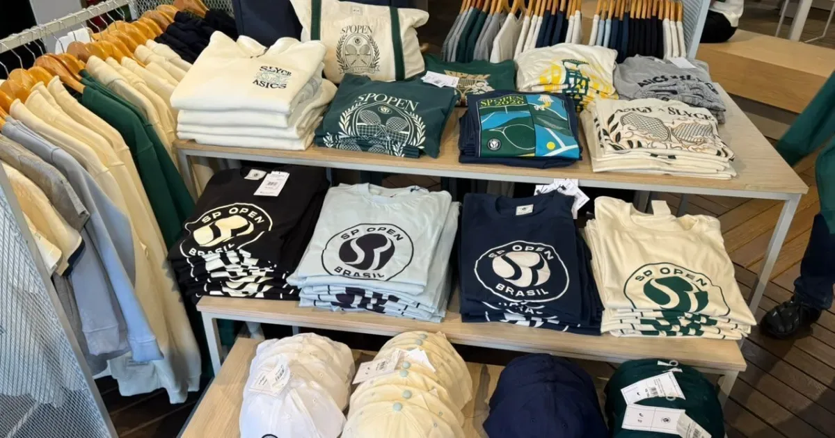 Loja do SP Open vende roupas, acessórios e tênis usados pelas jogadoras