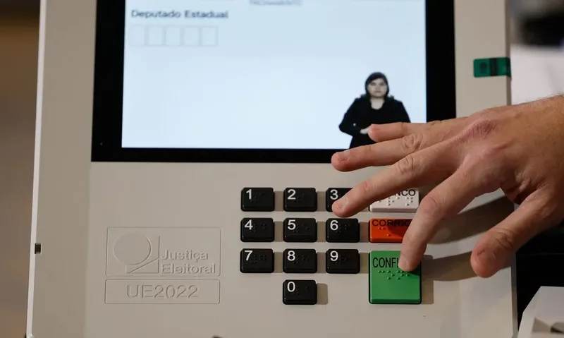 Eleições 2026 terão seis votos e renovação de dois terços do Senado