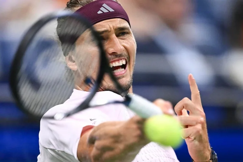Zverev vence Tabilo em sets diretos e avança às oitavas do US Open