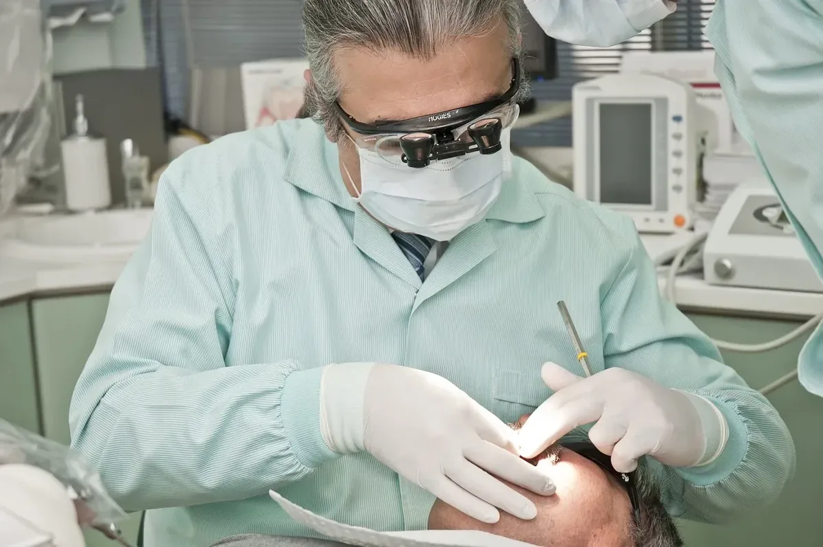 Vaga em Blumenau amplia debate sobre salários na Odontologia pública