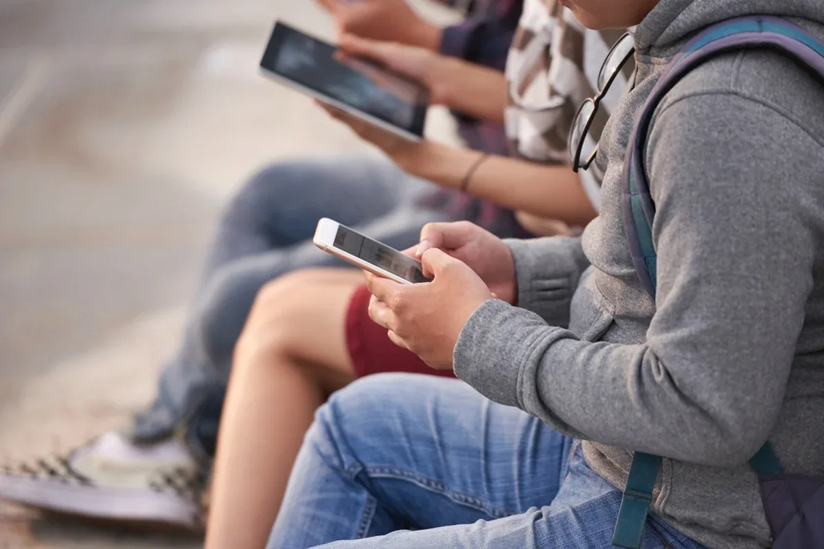 Chatbots viram confidentes de jovens e preocupam especialistas em IA