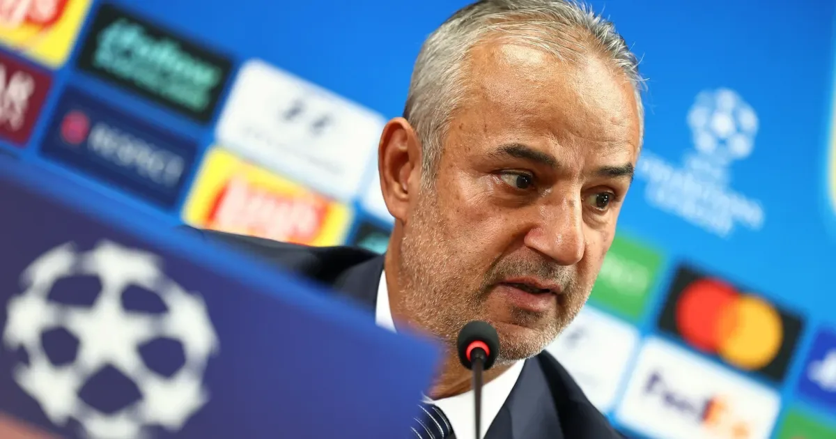 Técnico do Fenerbahçe anuncia saída, mas presidente confirma permanência