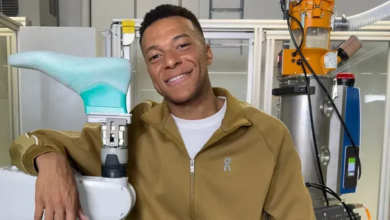Mbappé troca a Nike pela On e ajuda a criar nova chuteira