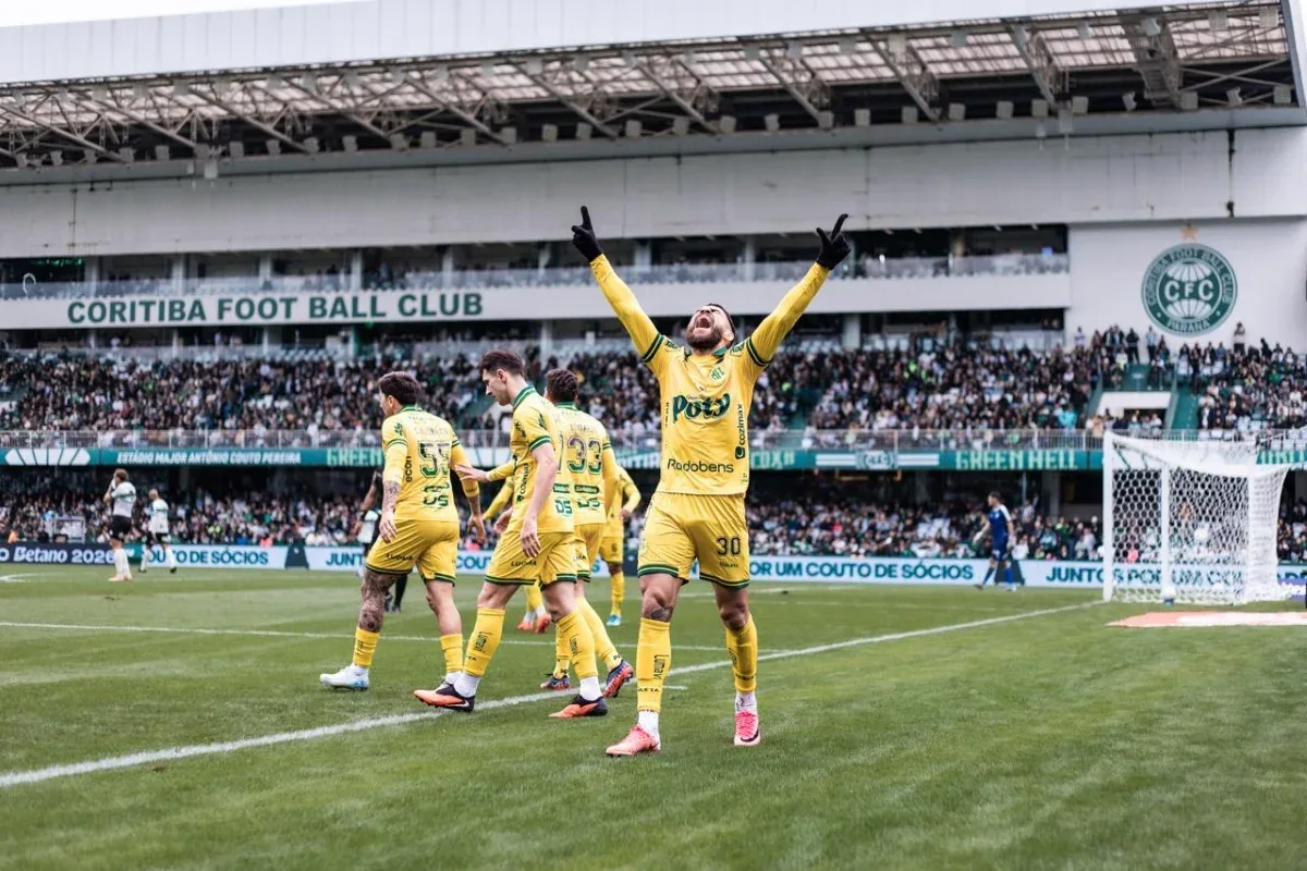Mirassol reage no segundo tempo e supera o Coritiba fora de casa