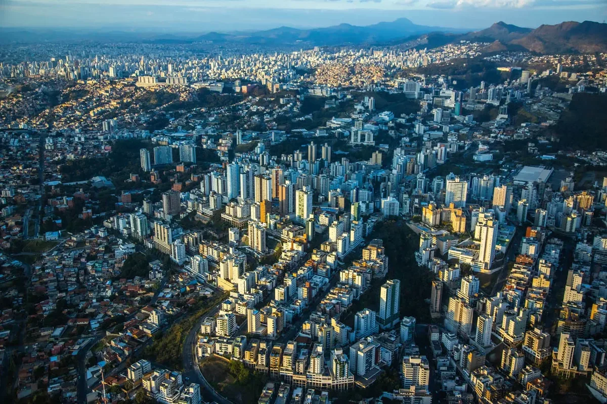 Minas Gerais tem 16 nomes na disputa por duas vagas ao Senado em 2026