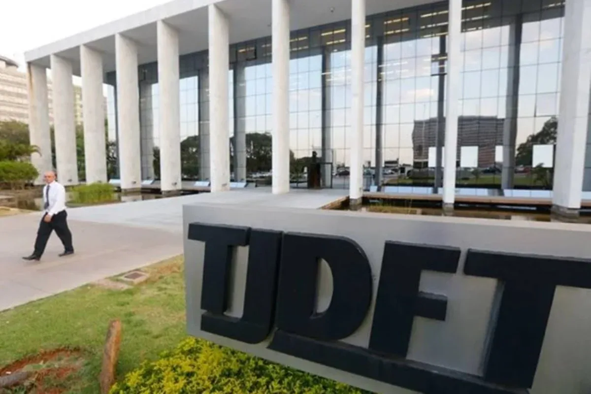 Justiça manda Distrito Federal indenizar passageira baleada em perseguição policial
