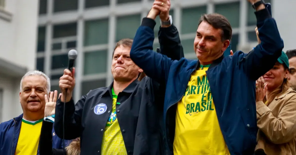 Ato em São Paulo reúne aliados de Flávio Bolsonaro por diferentes temas