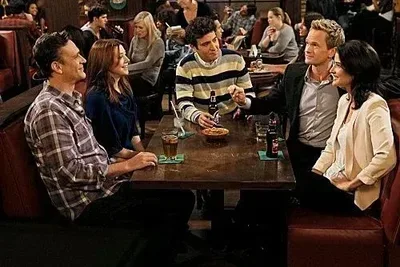 Do podcast à Marvel: os caminhos do elenco de How I Met Your Mother