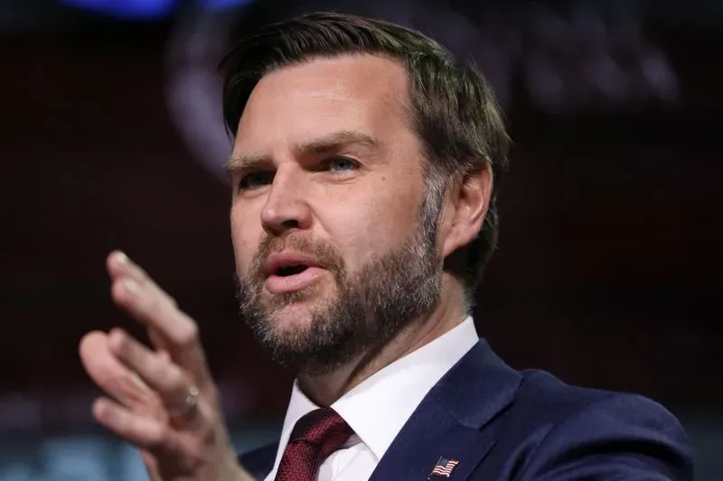 JD Vance testa liderança republicana em convenção nos EUA