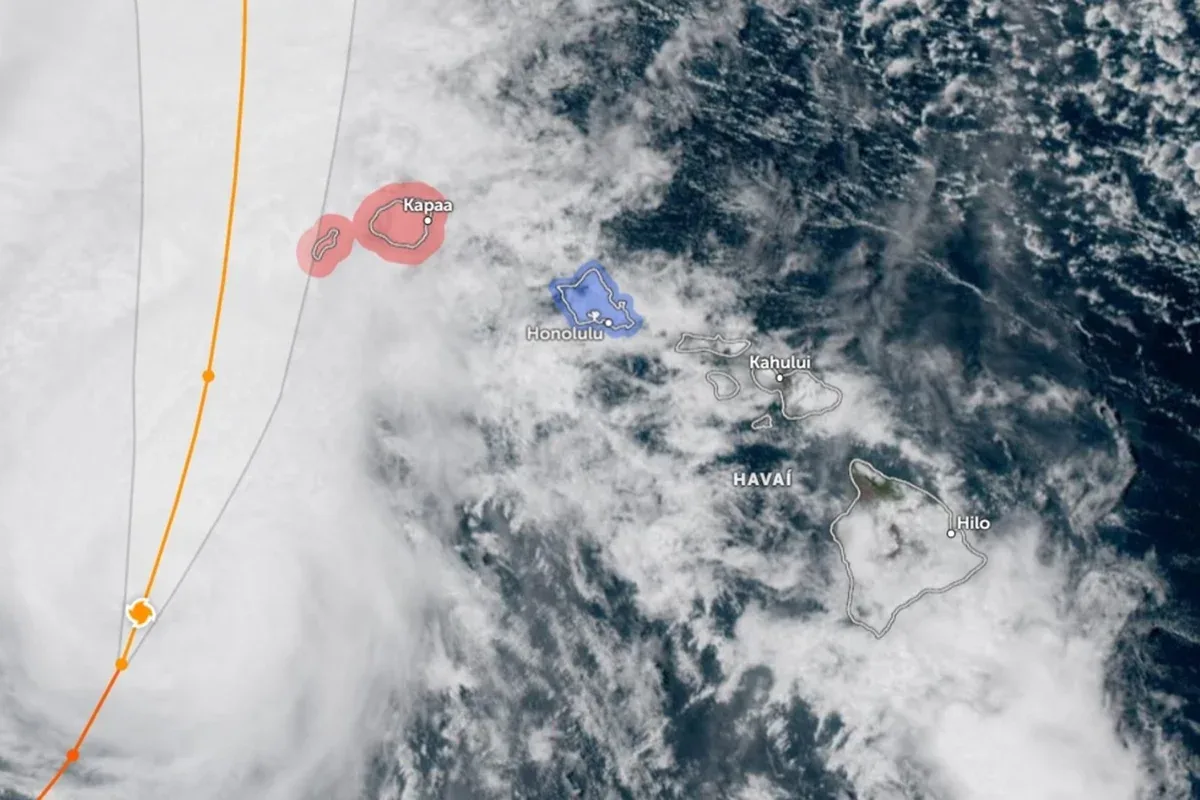 Lowell perde força, mas Havaí mantém alertas para chuva e ondas altas