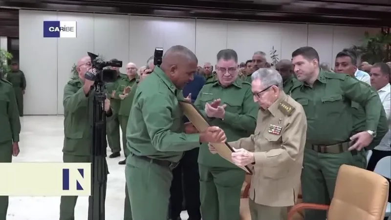 Raúl Castro surge em cerimônia militar após rumores sobre sua morte