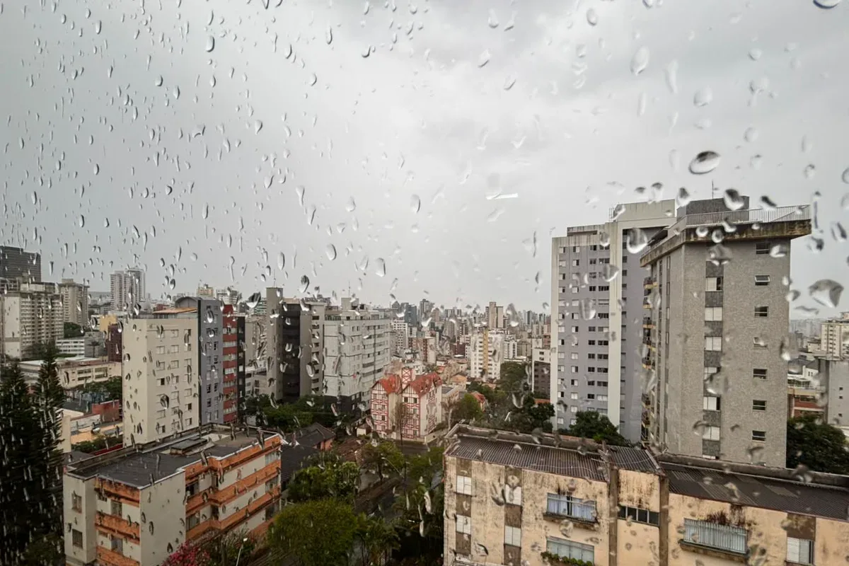 Inmet alerta 551 municípios de Minas para chuvas intensas nesta quarta