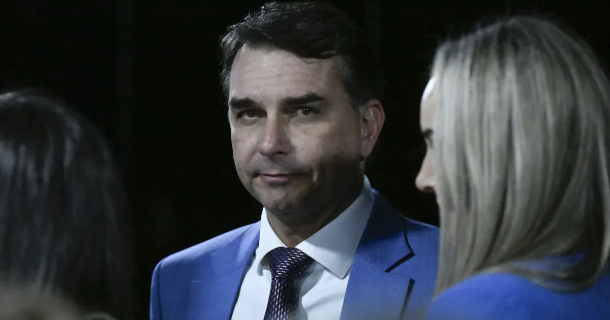 Campanha de Flávio Bolsonaro diz não haver novidade em investigação do Dark Horse