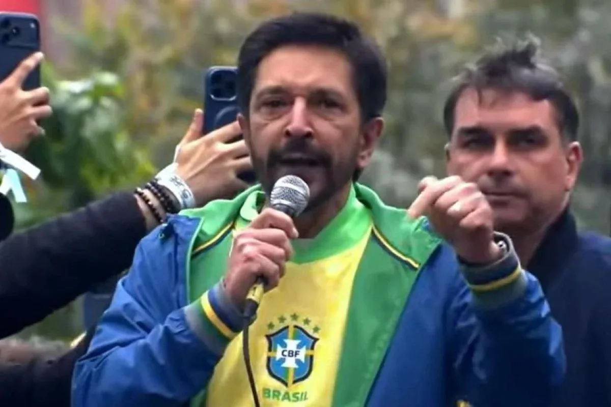 Nunes pede votos para Flávio Bolsonaro e exalta povo em ato na Paulista