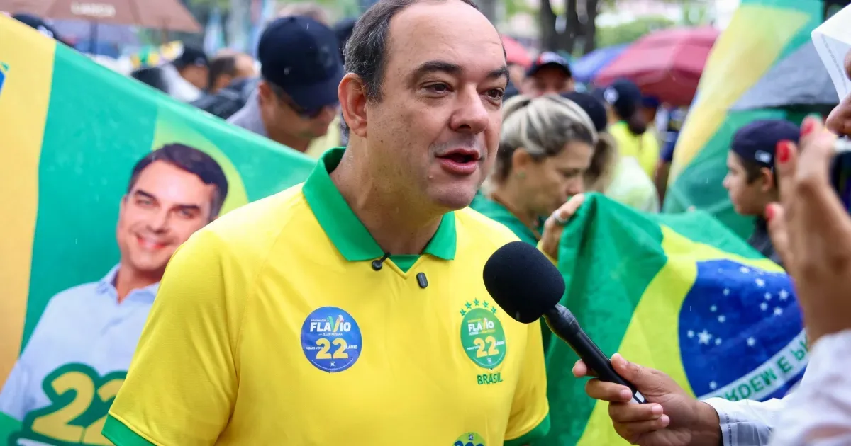 Flávio Roscoe pede impeachment de Alexandre de Moraes em ato em Belo Horizonte