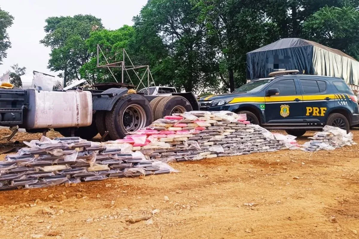 Polícia apreende 304,7 kg de cocaína escondidos em tanques de caminhão no MS