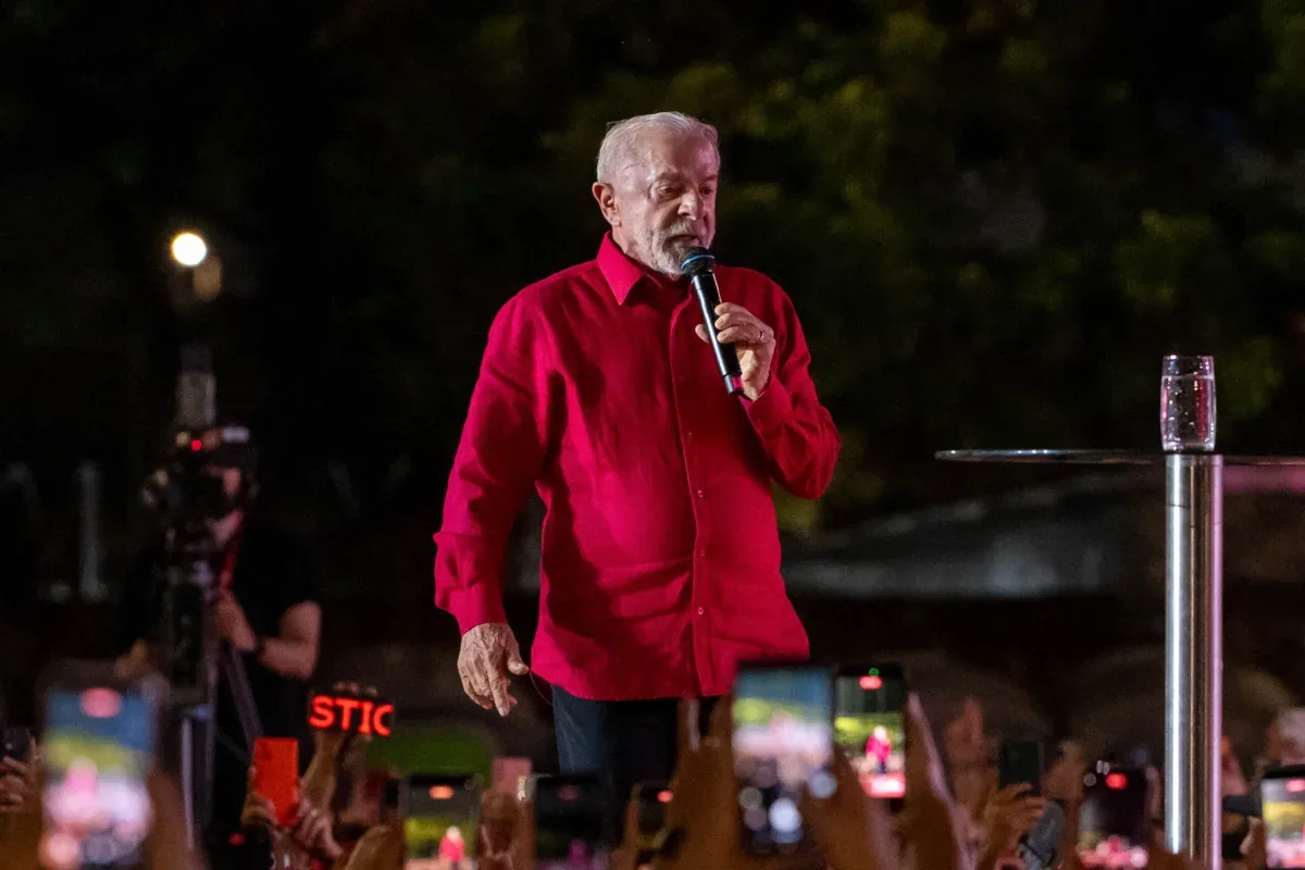 Lula avalia faltar a debate final antes do primeiro turno