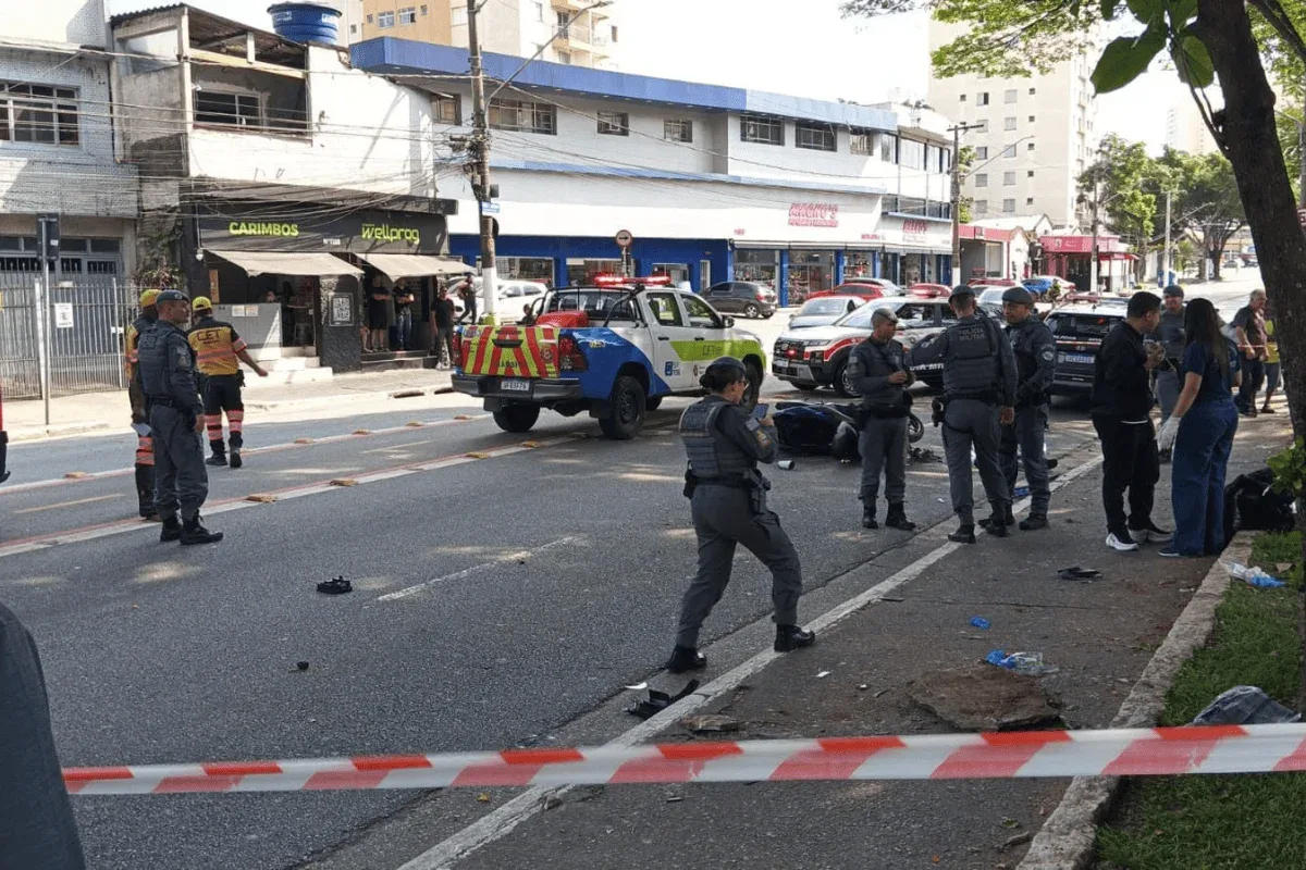 Bombeiros atendem acidente com moto e carro na zona norte de São Paulo
