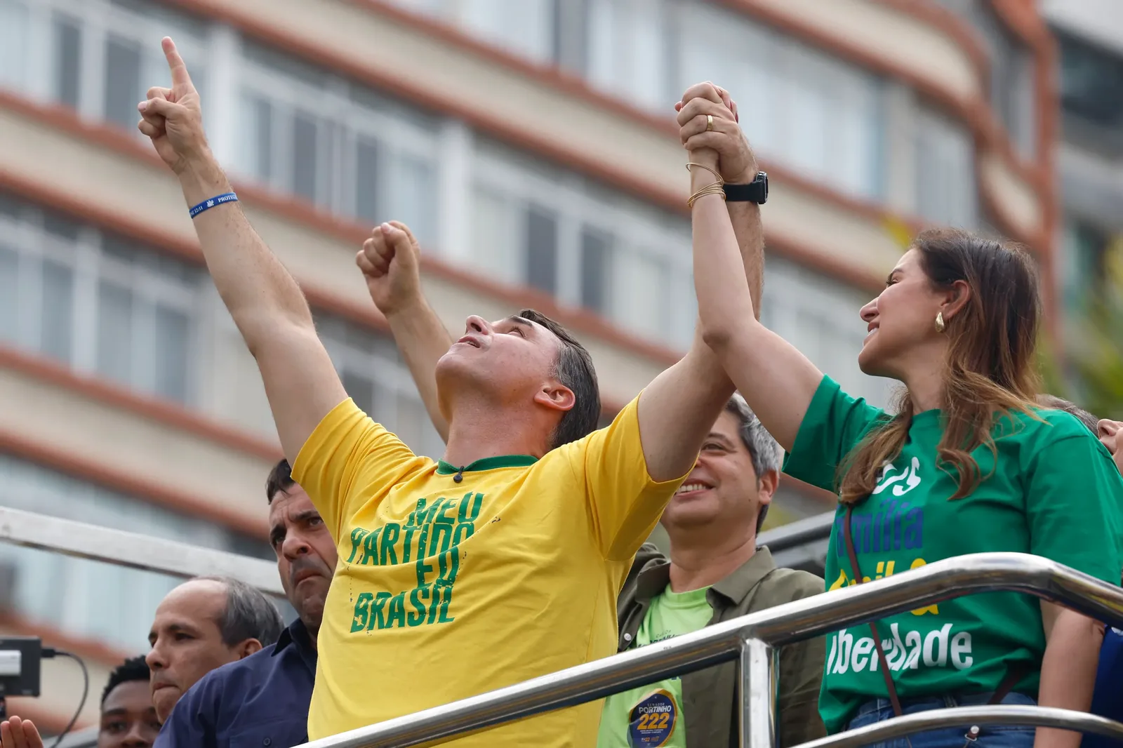 Flávio Bolsonaro lidera Lula em intenção de voto em São Paulo, aponta pesquisa