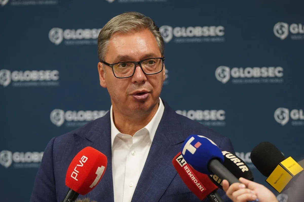 Protestos pressionam governo sérvio antes de eleição parlamentar em outubro