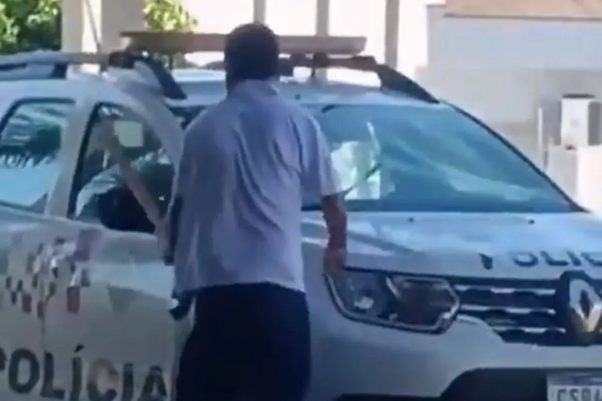 Homem de 50 anos é preso após danificar viatura da PM em Parapuã