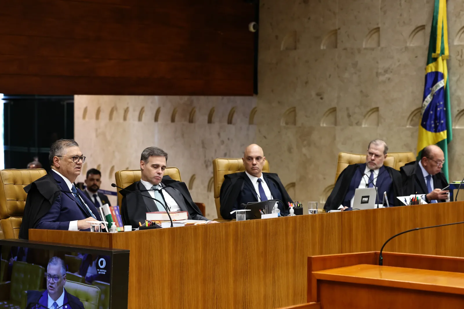 STF forma maioria para reunir processos sobre Moraes e Mendonça