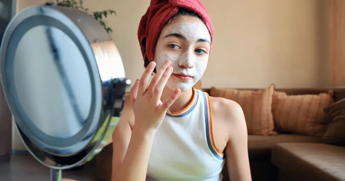 Skincare na juventude deve priorizar saúde, não combate precoce às rugas