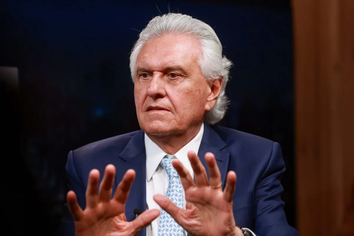 Caiado critica Lula e Flávio Bolsonaro ao comentar crise no STF