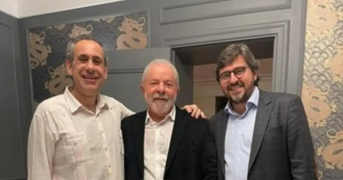 Flávio Bolsonaro pede ao STF investigação sobre suposto presente a Lula