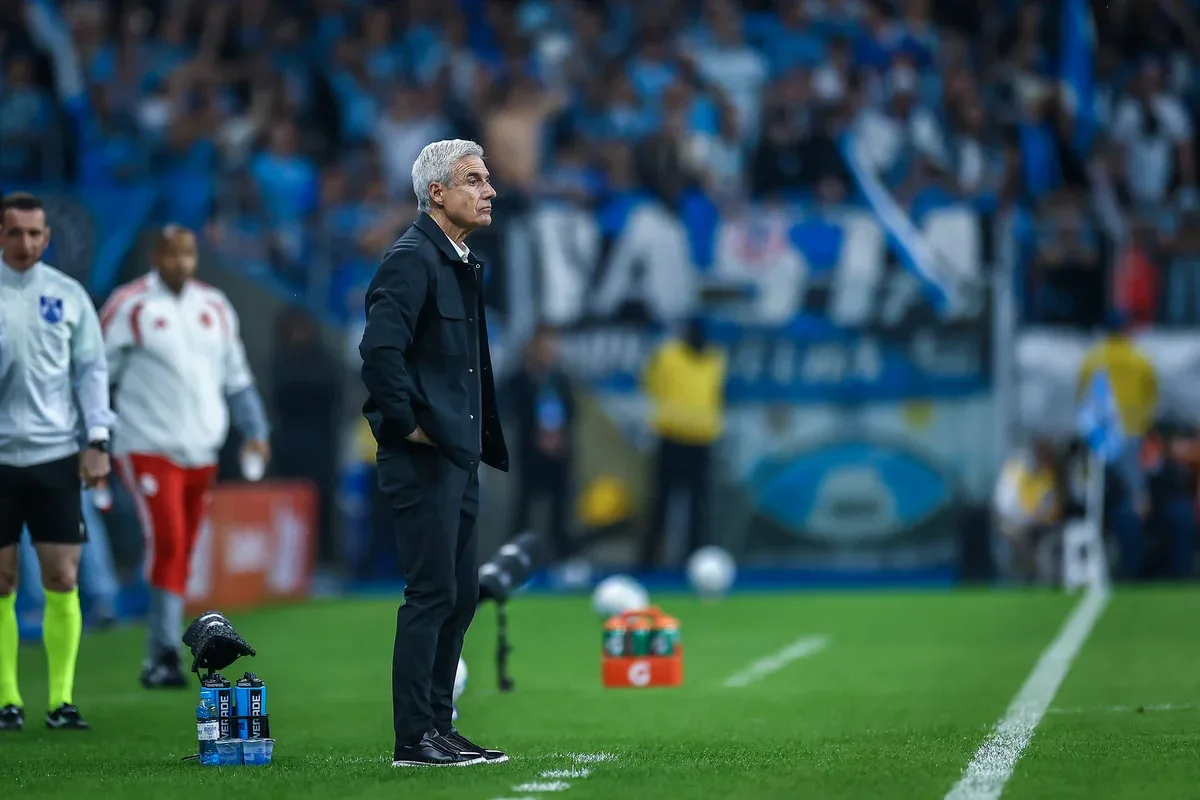 Grêmio troca Luís Castro por Felipão no comando interino
