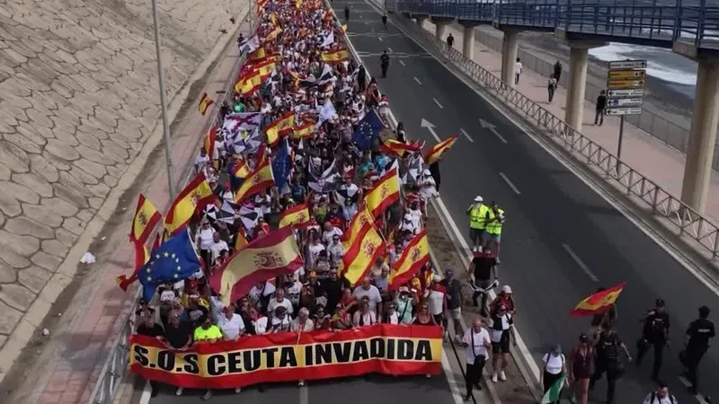 Moradores de Ceuta cobram ação do governo espanhol em protesto