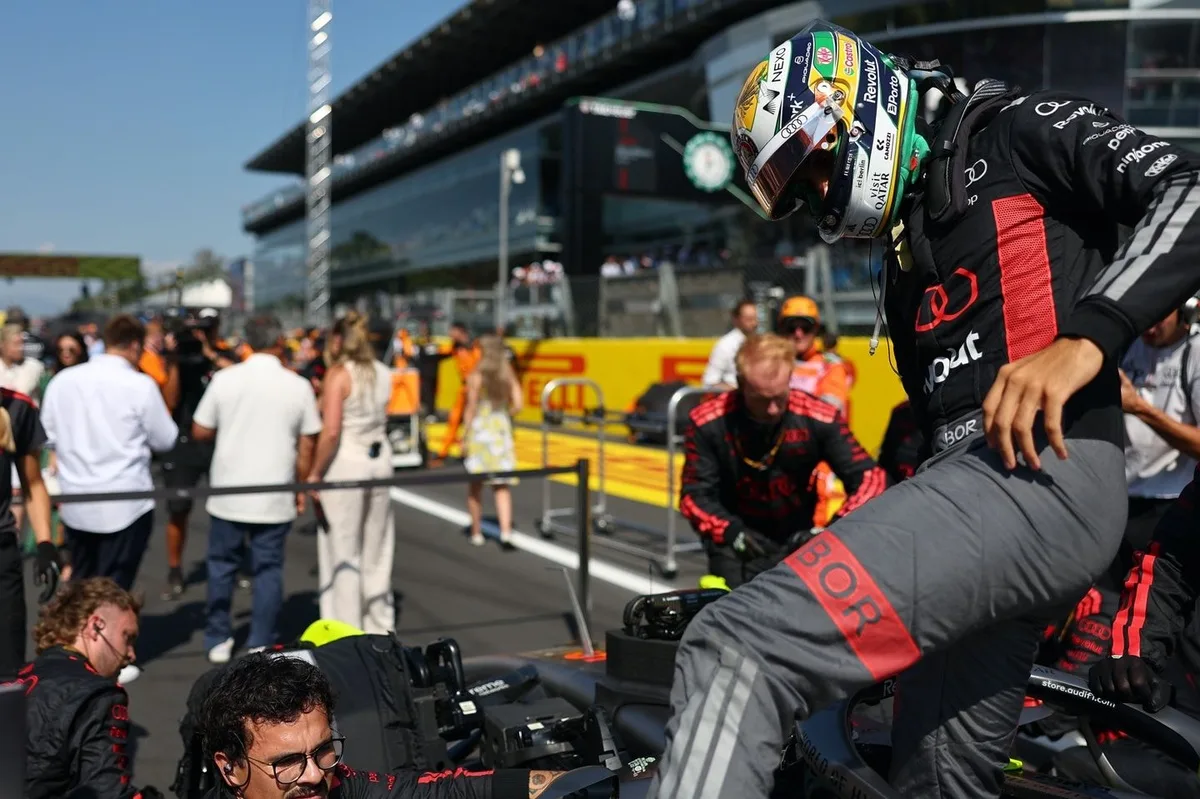 Bortoleto termina GP da Itália em 11º após perder posições na relargada