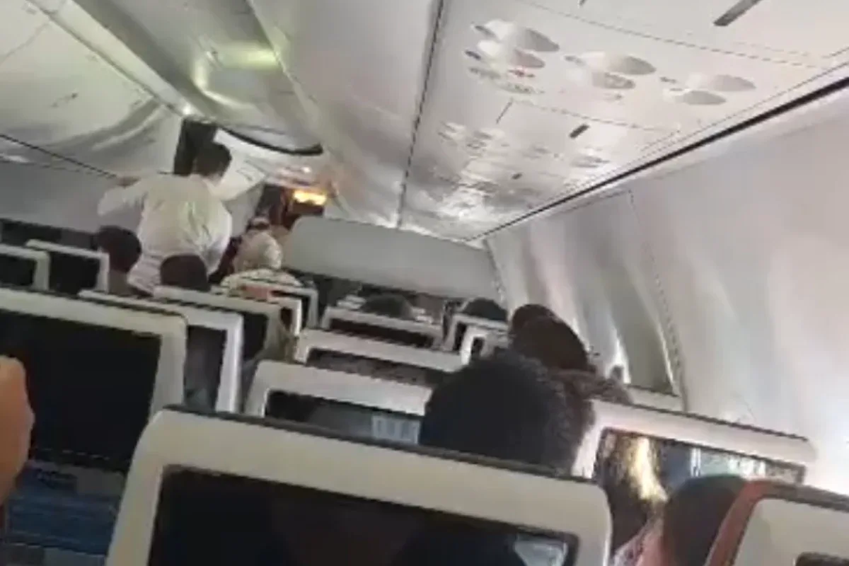 Voo da Flydubai perde altitude e é desviado após alerta de emergência