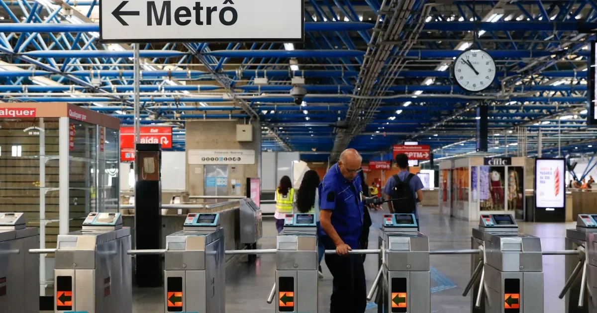 Metrô paulista amplia pagamento por aproximação nas catracas
