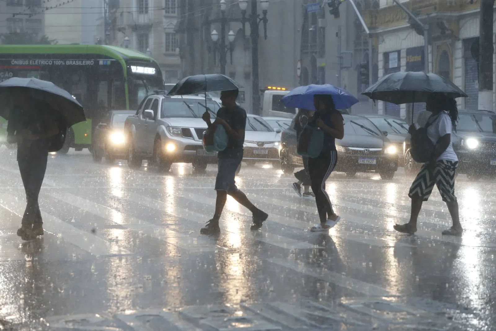 Inmet alerta para tempestades no oeste e sul de São Paulo neste domingo