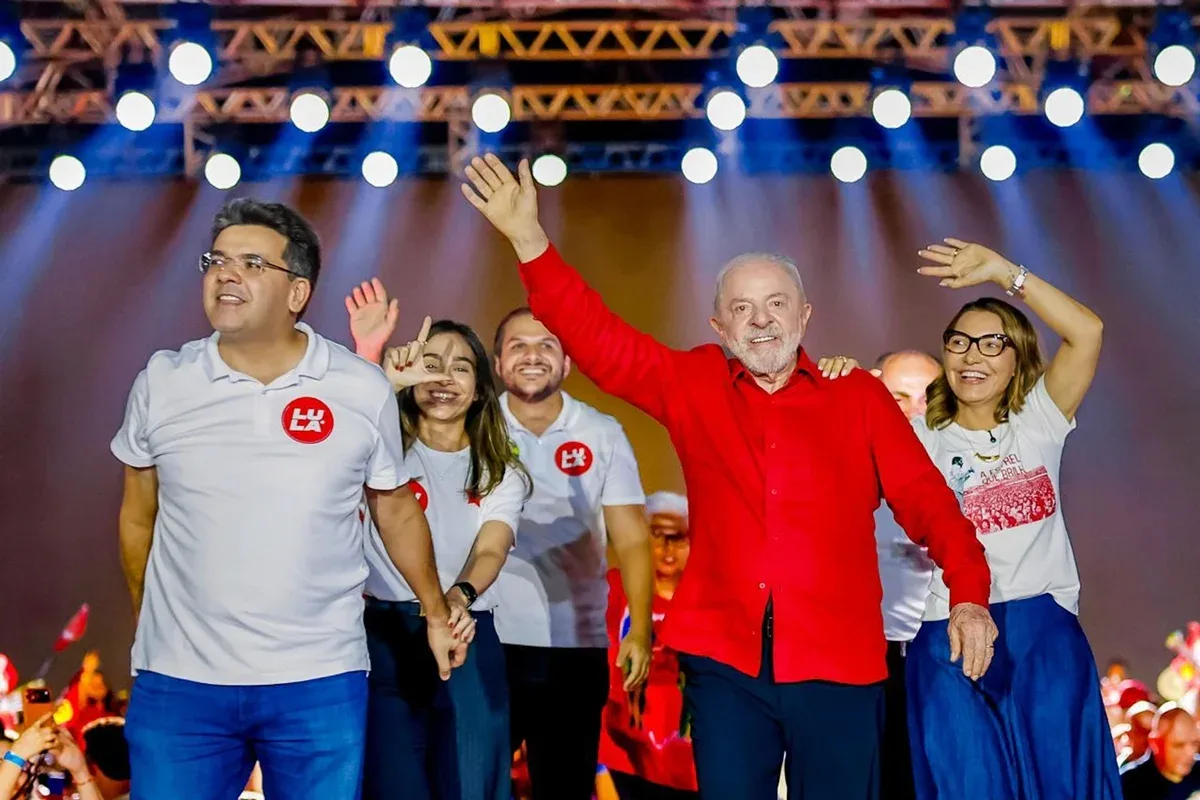 Lula condena uso de bandeiras dos EUA em atos políticos no Brasil