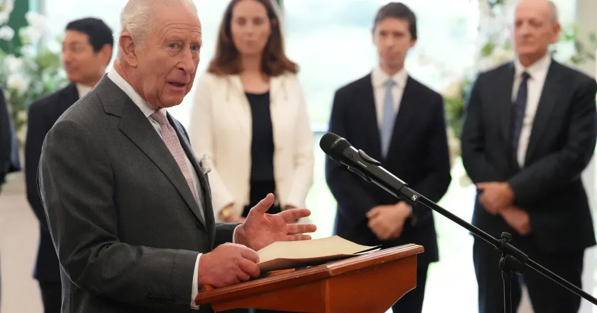 Charles III cobra proteção contra riscos da inteligência artificial
