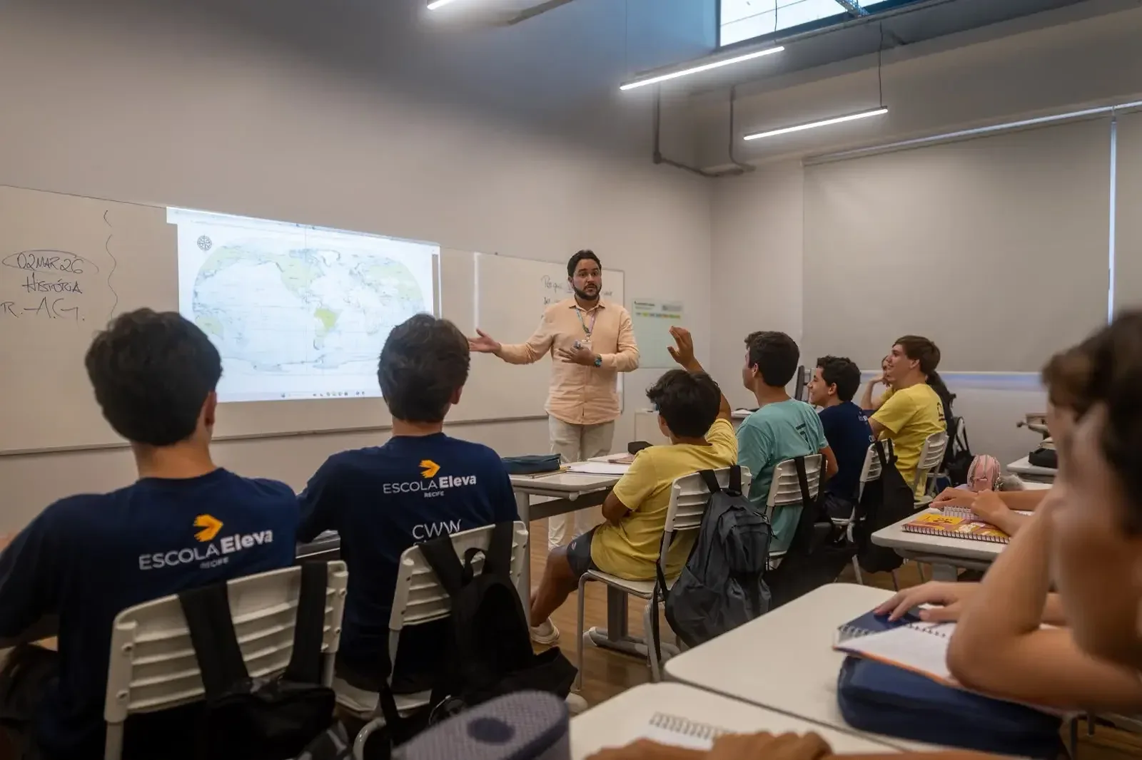 Alunos de escola no Recife atuam em empresa júnior da Unicap
