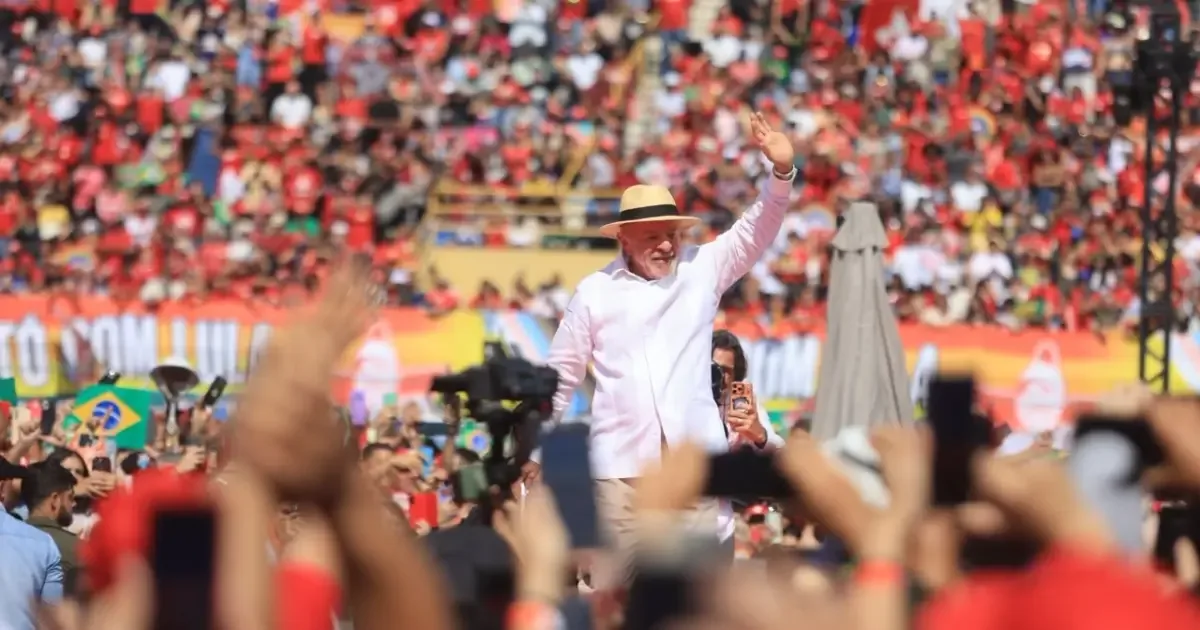 Vídeo de Lula contrapõe falas de Flávio Bolsonaro sobre Brasil e exterior
