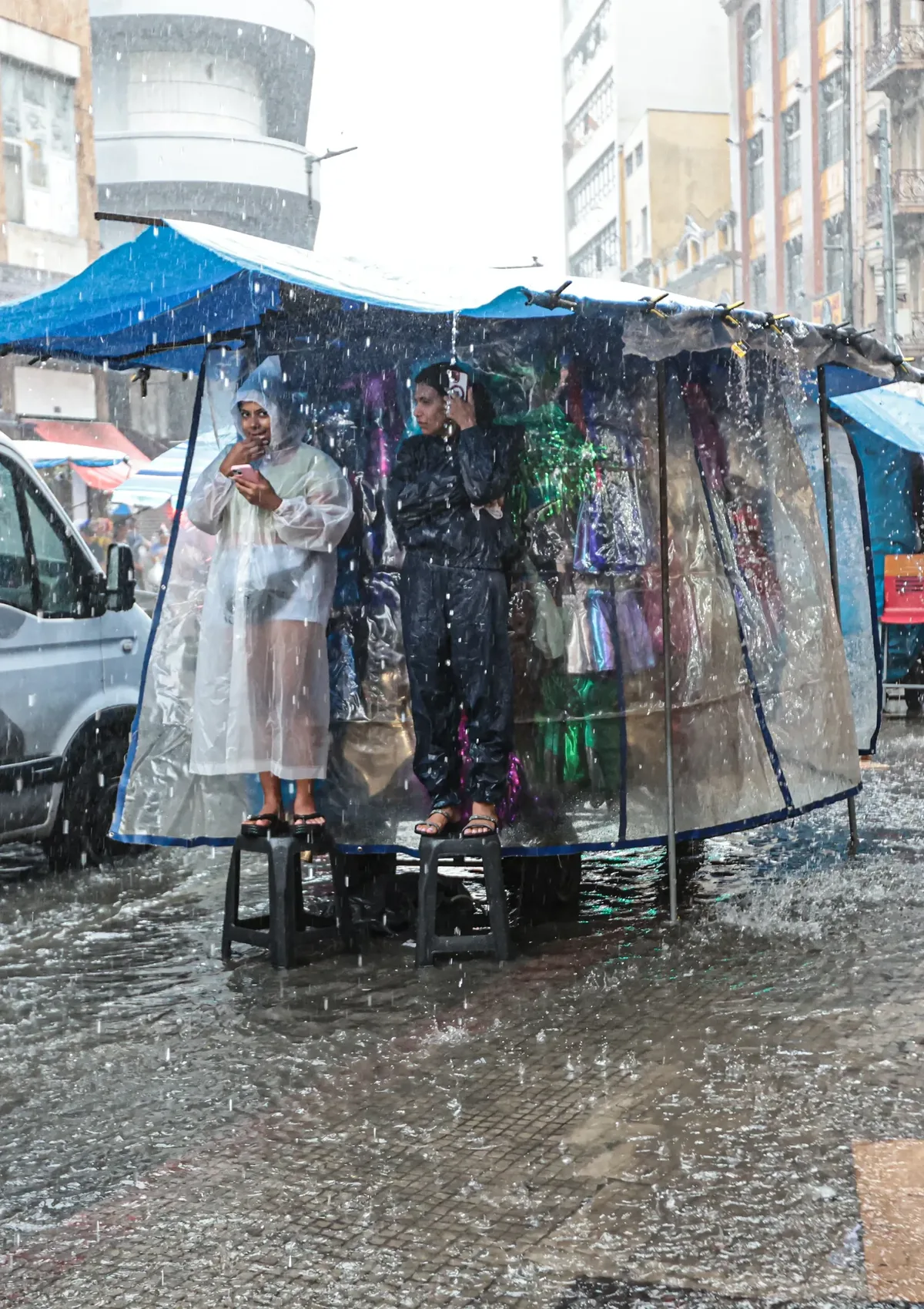São Paulo bate recorde de chuva para setembro e tem pontos de alagamento