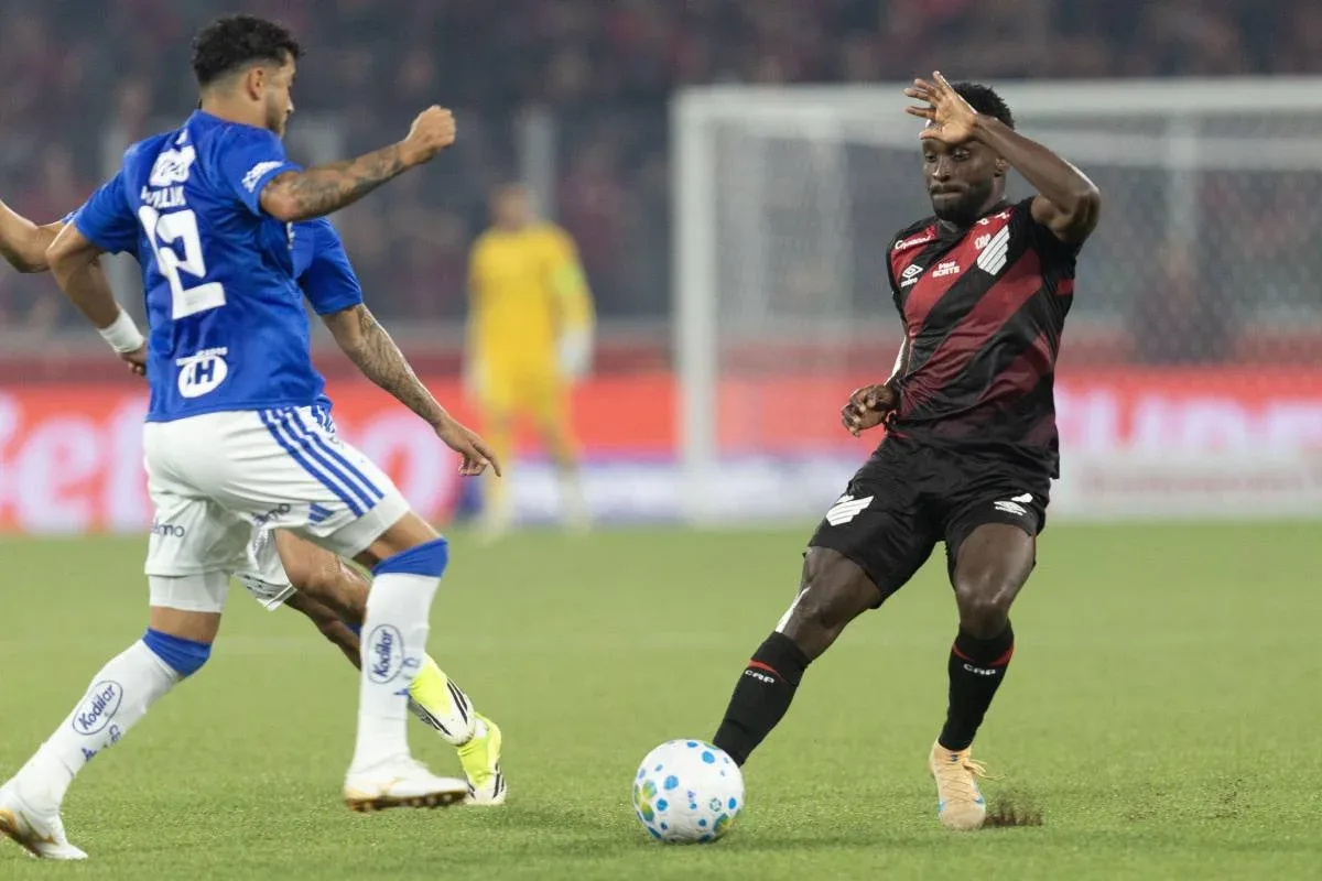 Cruzeiro busca reação contra Athletico-PR no Mineirão pelo Brasileirão